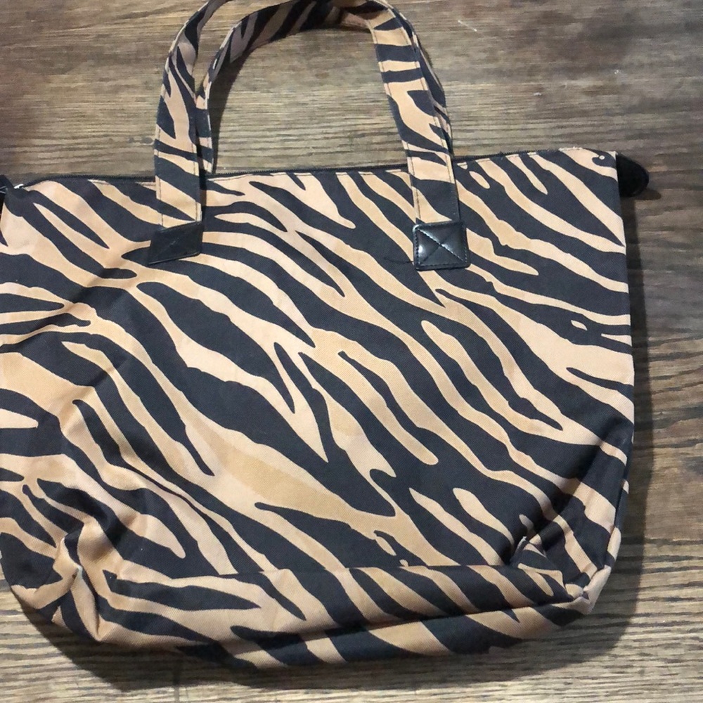 Signature Handbag - Picture 2 of 3